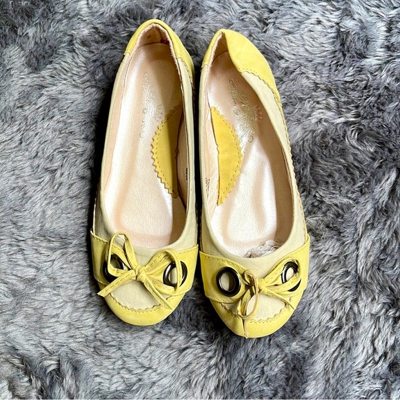 Adorable Flats - Picture 3 of 5